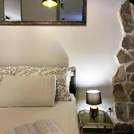 Madona Di Apartman