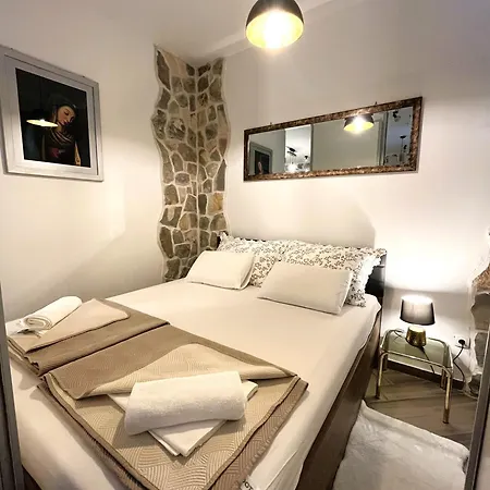 Madona Di Apartman *